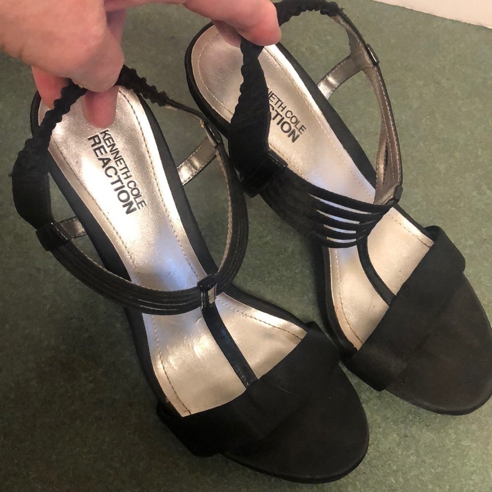 Kenneth Cole Reaction black strapped heels, sz 8